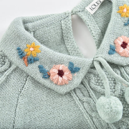 女童浅绿色毛衣