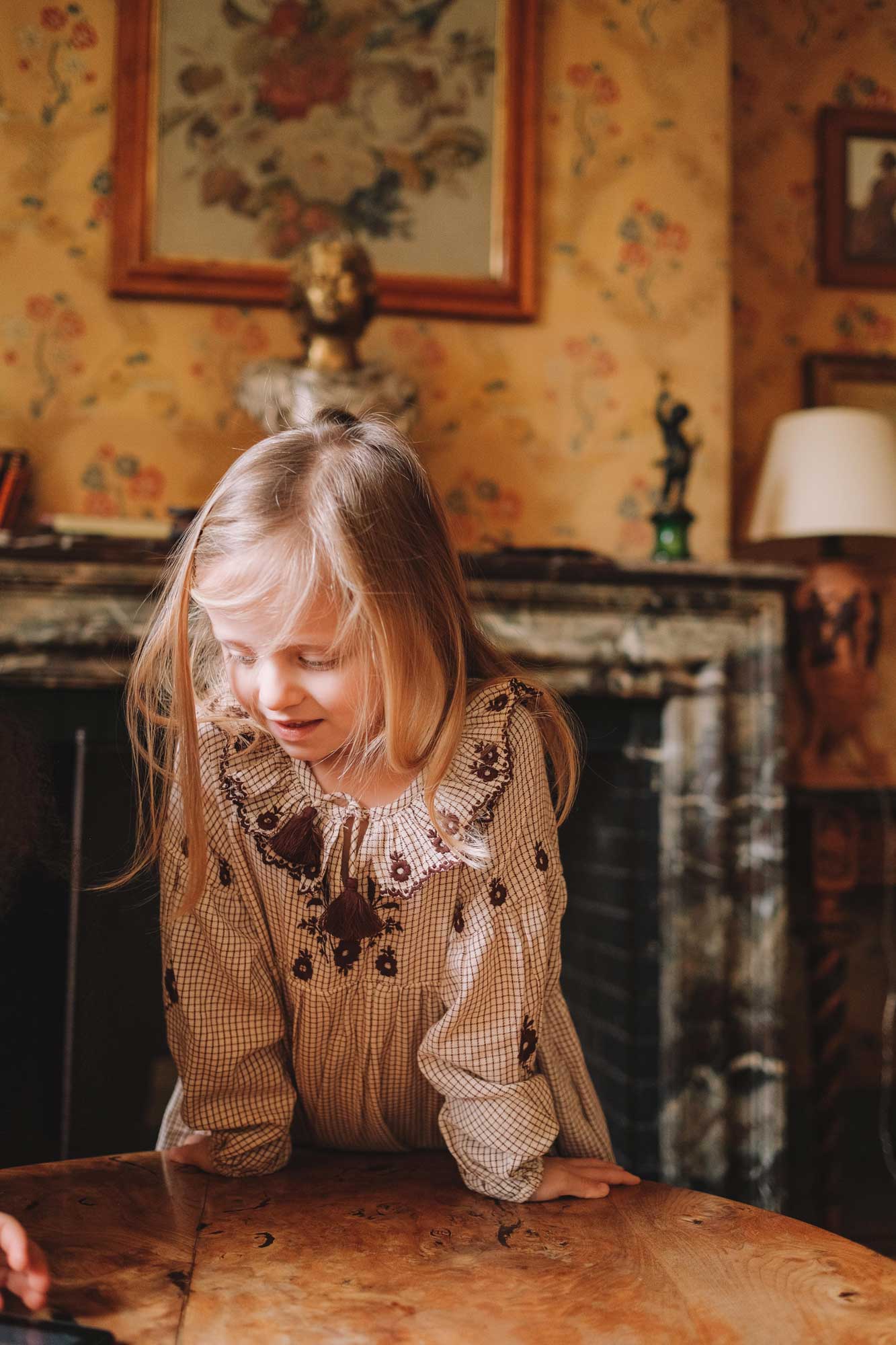 女童奶油白格子棉连衣裙