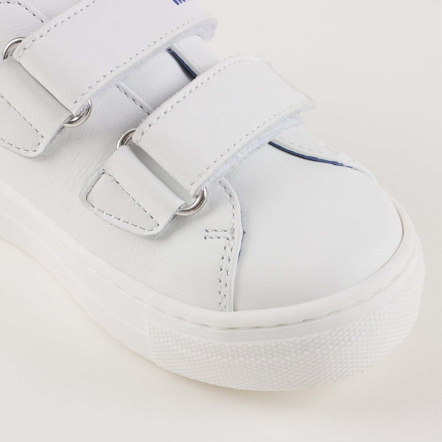 男童白色Logo板鞋