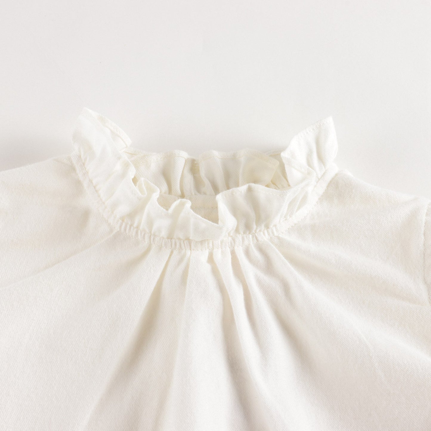 女童白色棉上衣