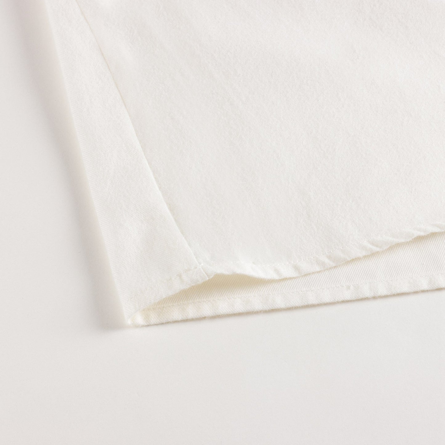 女童白色棉上衣