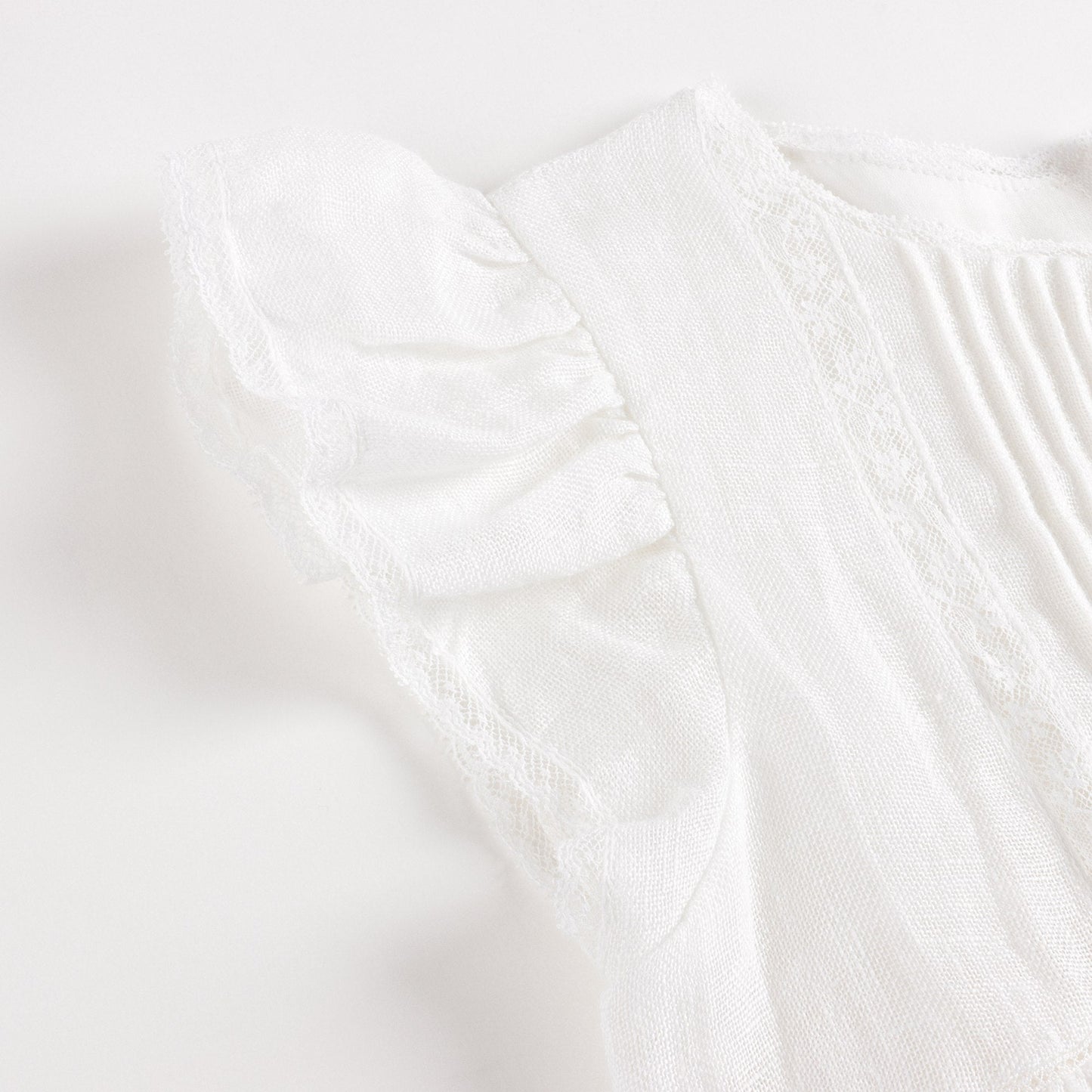 女童白色亚麻连衣裙