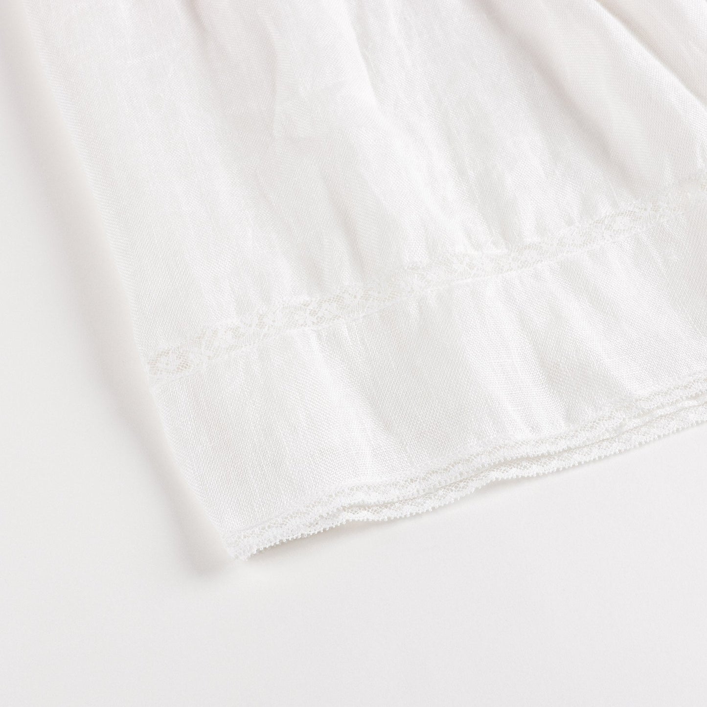 女童白色亚麻连衣裙