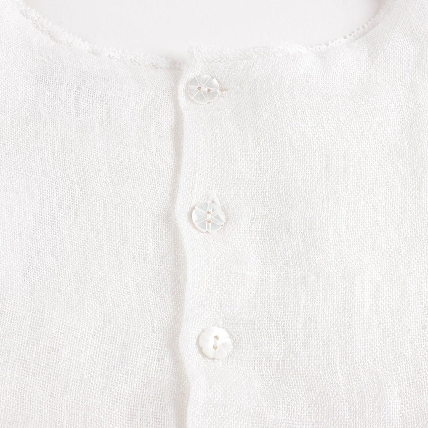 女童白色亚麻连衣裙