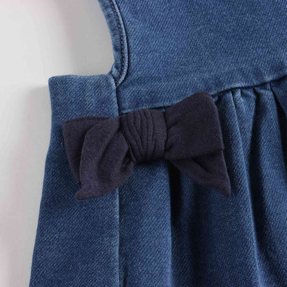 女婴蓝色牛仔连衣裙