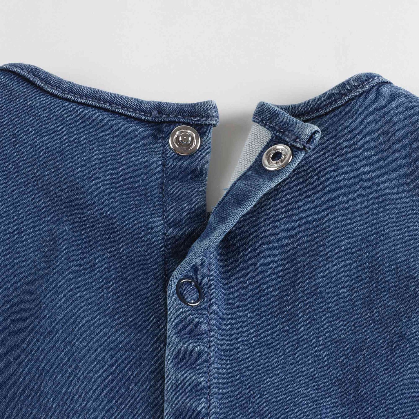 女婴蓝色牛仔连衣裙