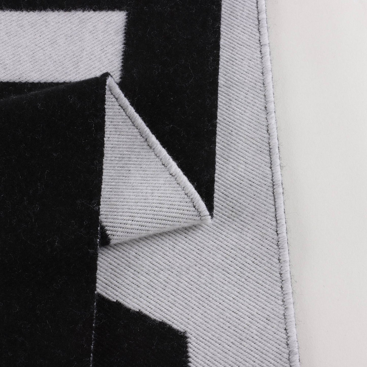 儿童黑色Logo羊毛围巾