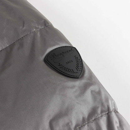 男童银色羽绒夹克