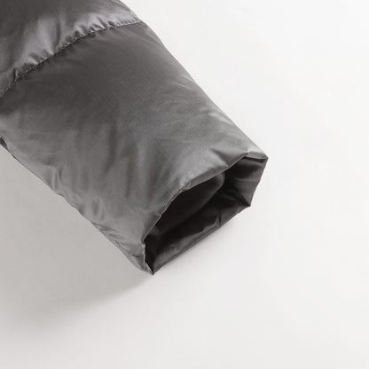 男童银色羽绒夹克