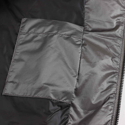 男童银色羽绒夹克