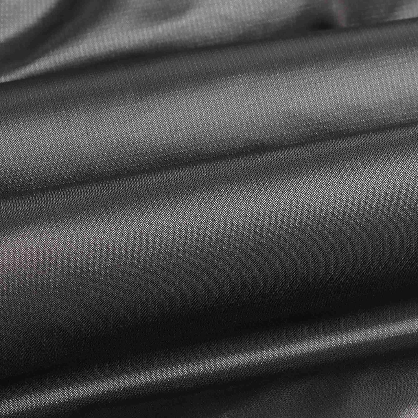 男童银色羽绒夹克