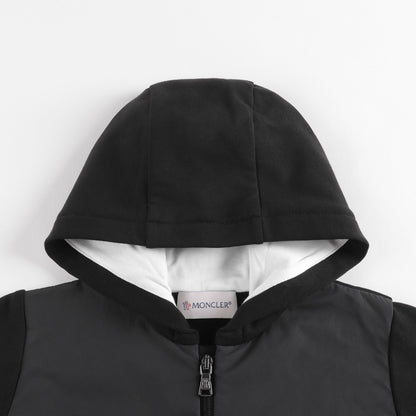 男婴黑色连帽拉链上衣