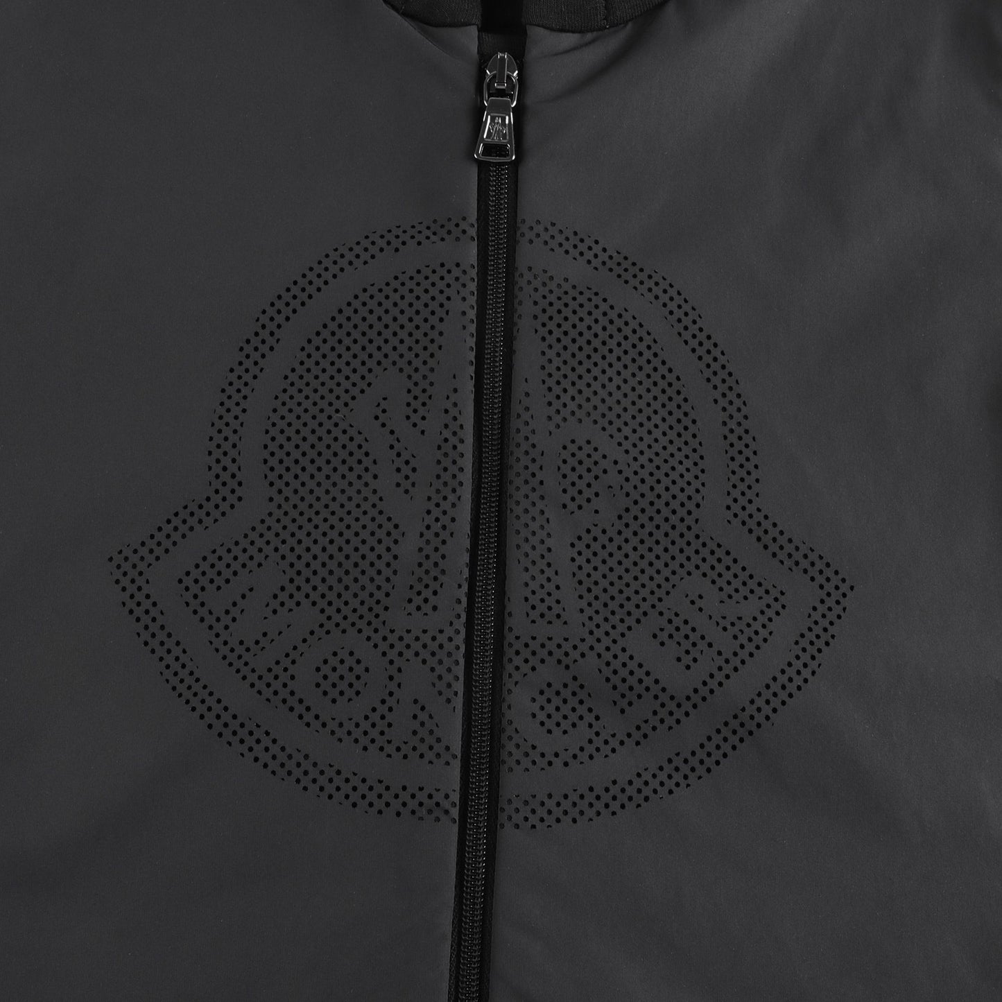 男婴黑色连帽拉链上衣