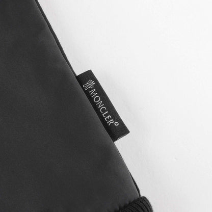 男婴黑色连帽拉链上衣