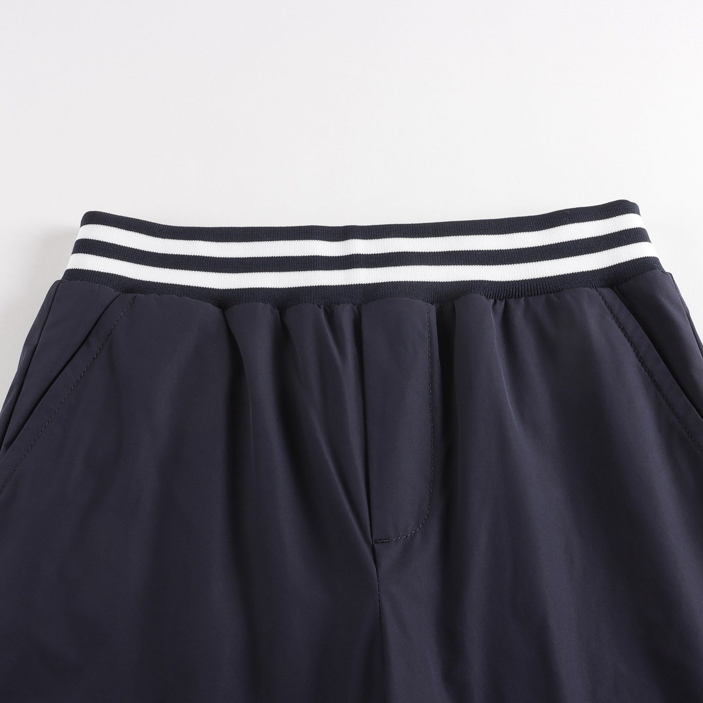 男童深蓝色长裤