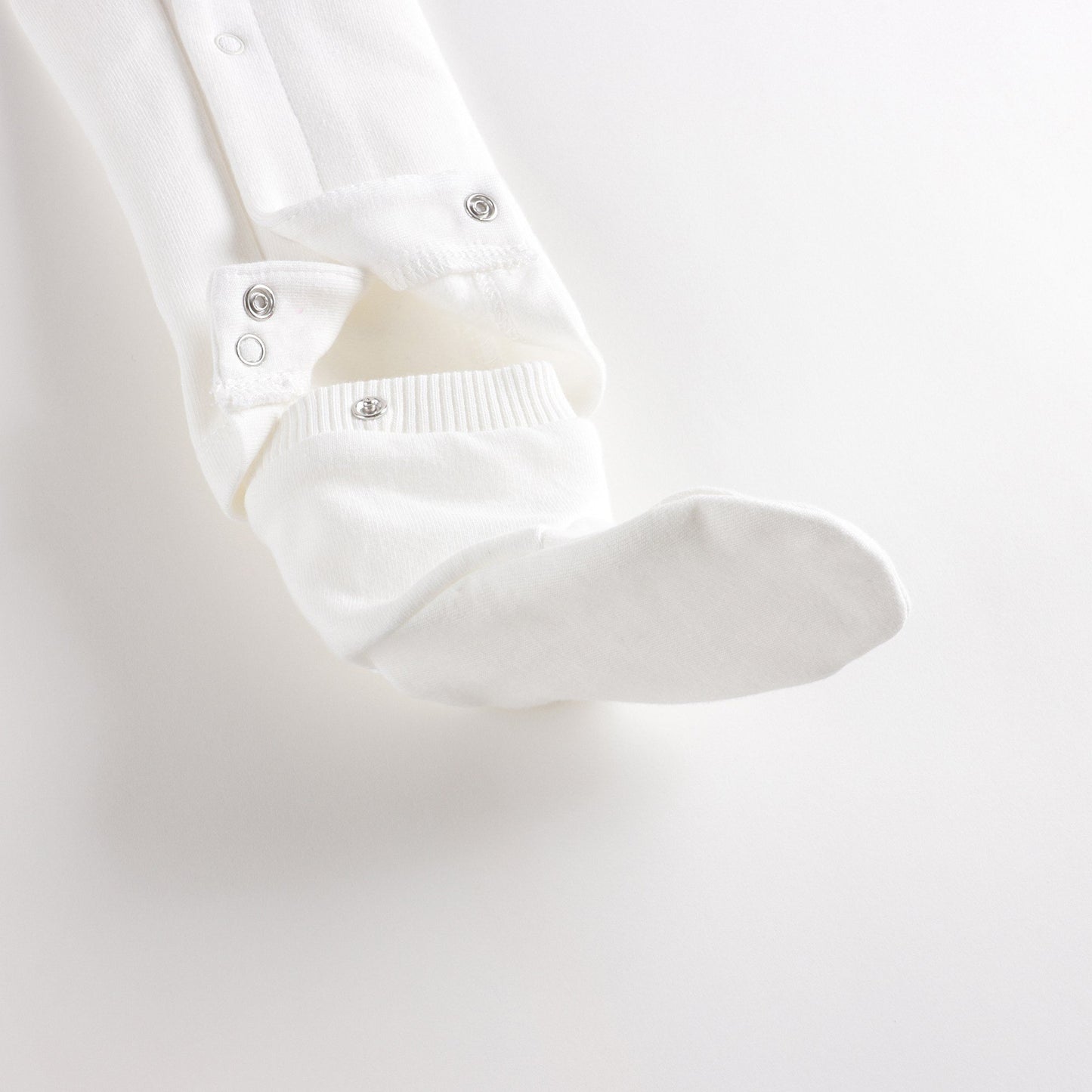 婴儿白色棉连体衣