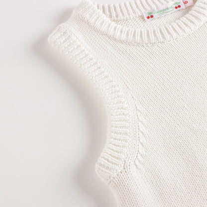 女童白色羊毛背心