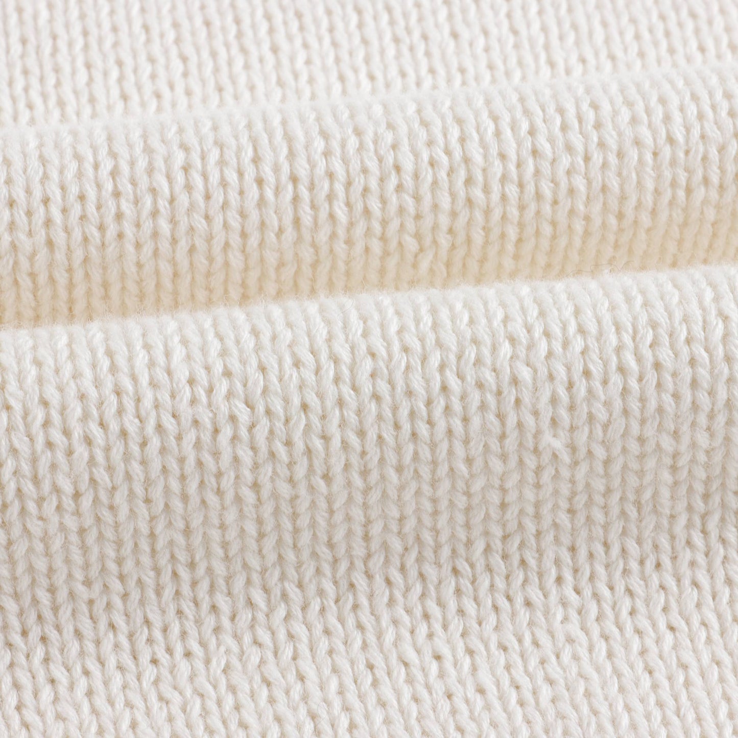 女童白色羊毛背心