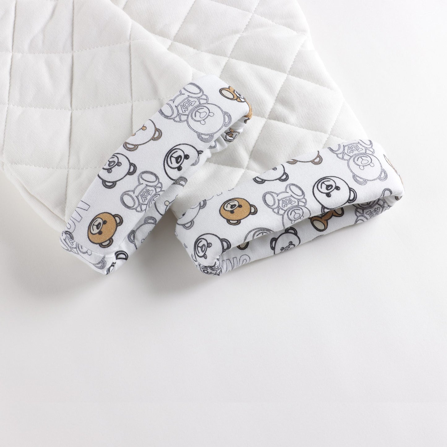 婴儿白色棉连体衣