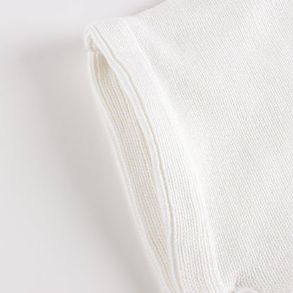 女童白色刺绣Logo斗篷