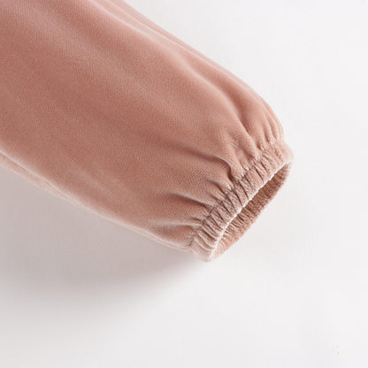 女婴粉色丝绒连衣裙