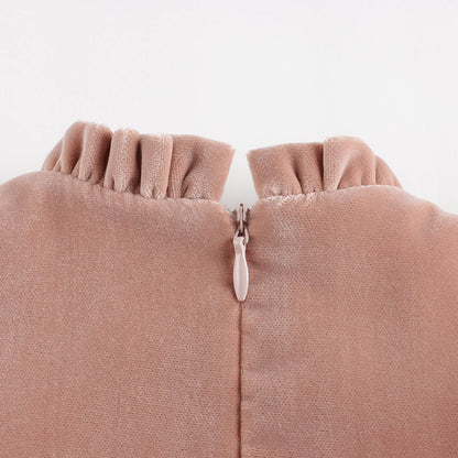 女婴粉色丝绒连衣裙