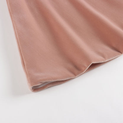 女婴粉色丝绒连衣裙