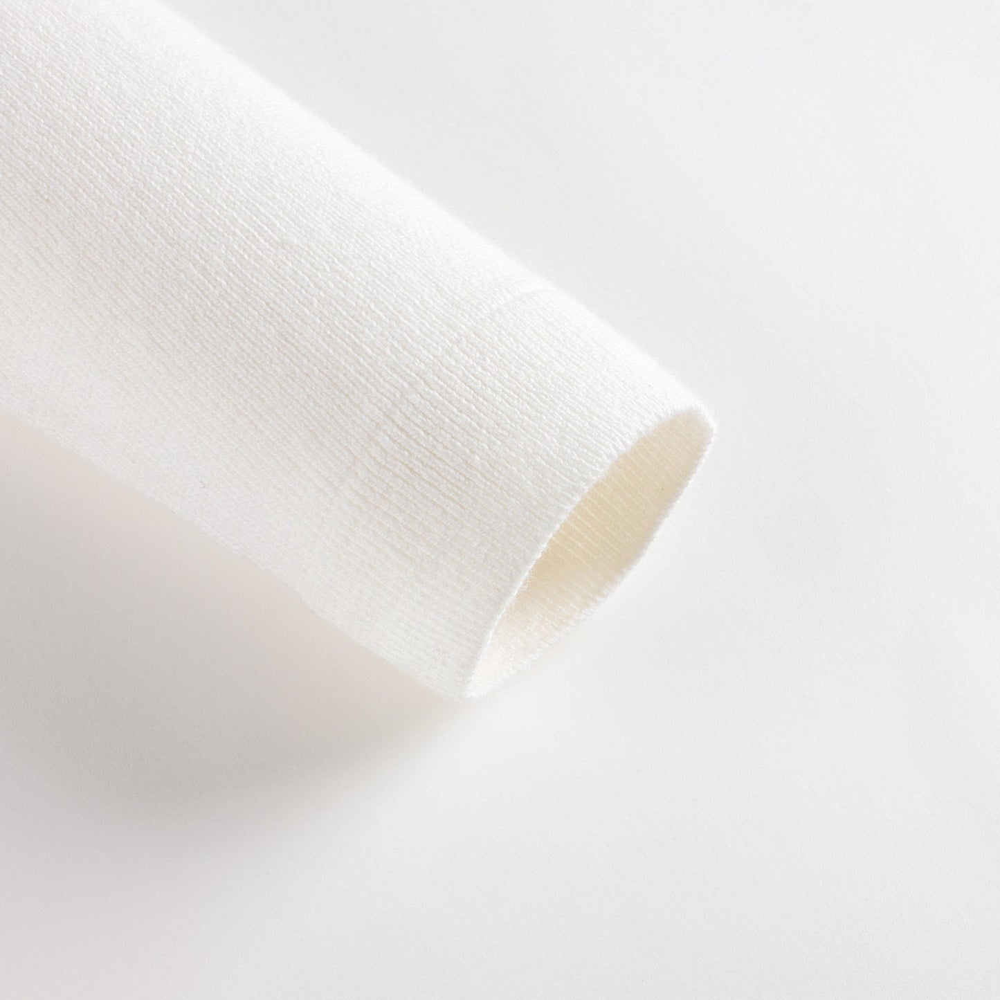 女婴白色针织开衫