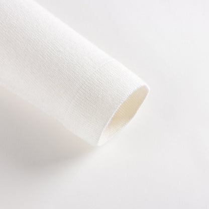 女婴白色针织开衫