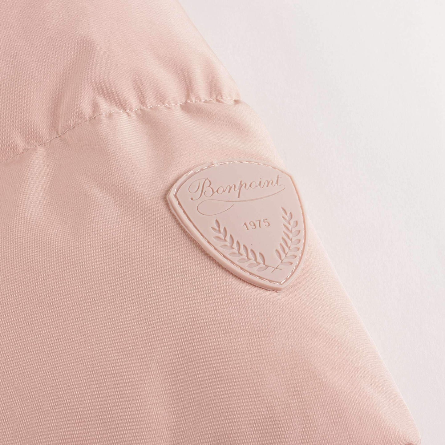 女童粉色羽绒服