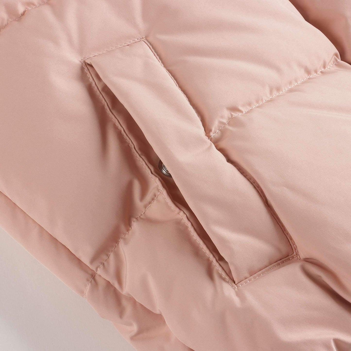 女童粉色羽绒服