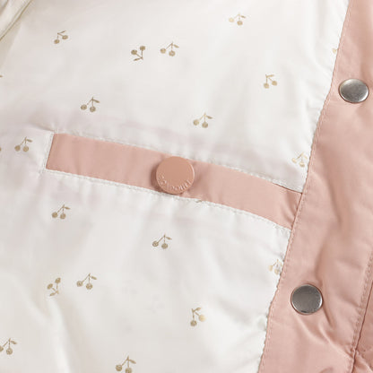 女童粉色羽绒服