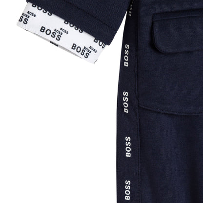 男婴蓝色连体衣