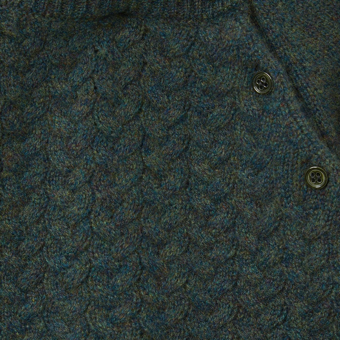 婴儿深绿色羊绒毛衣