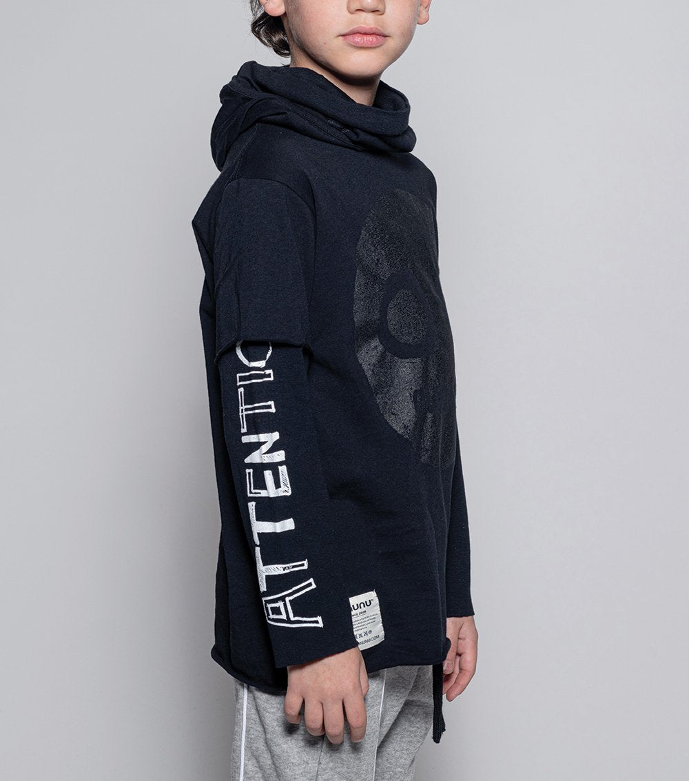 儿童黑色连帽上衣