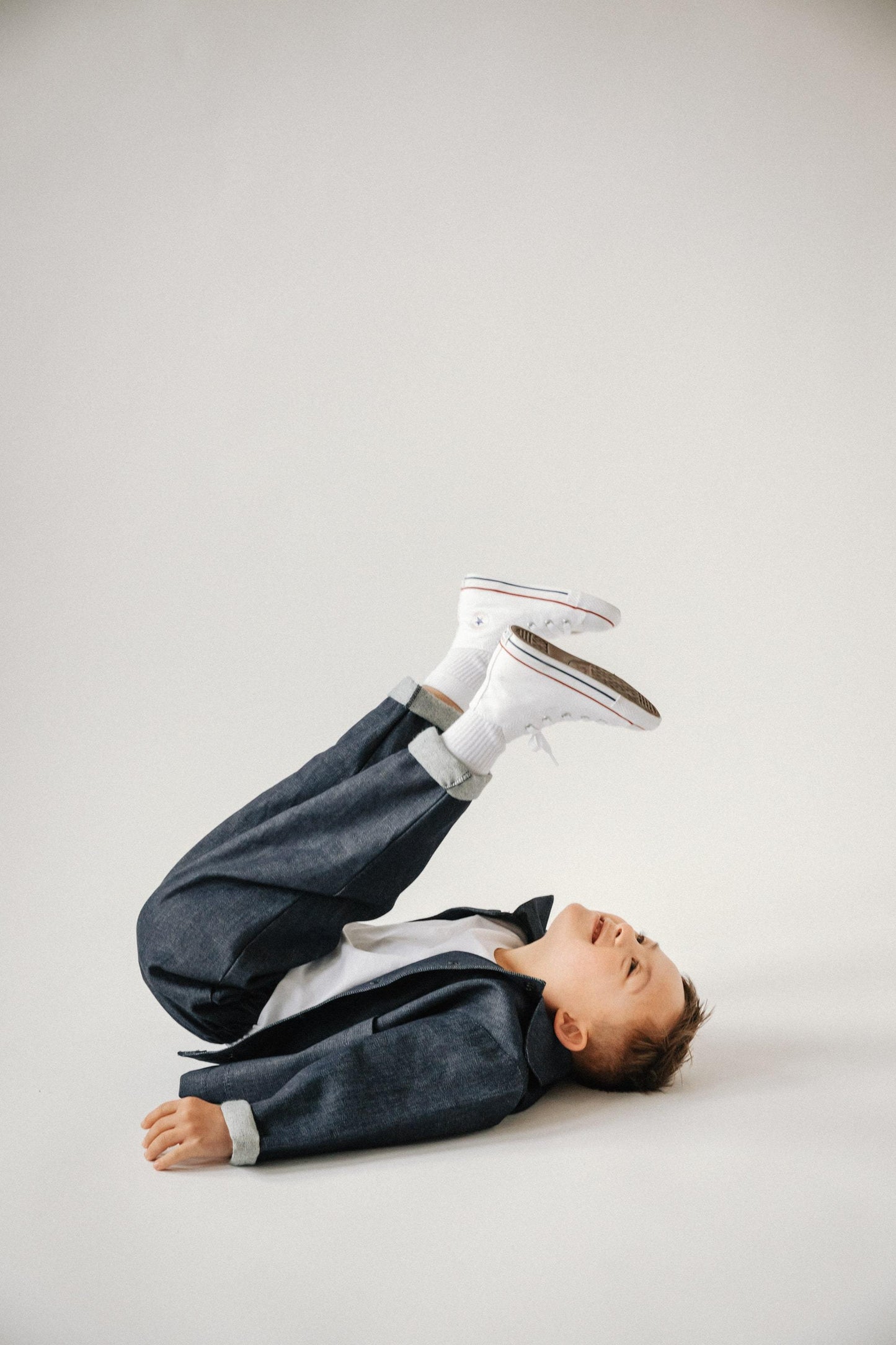 儿童深蓝色牛仔长裤