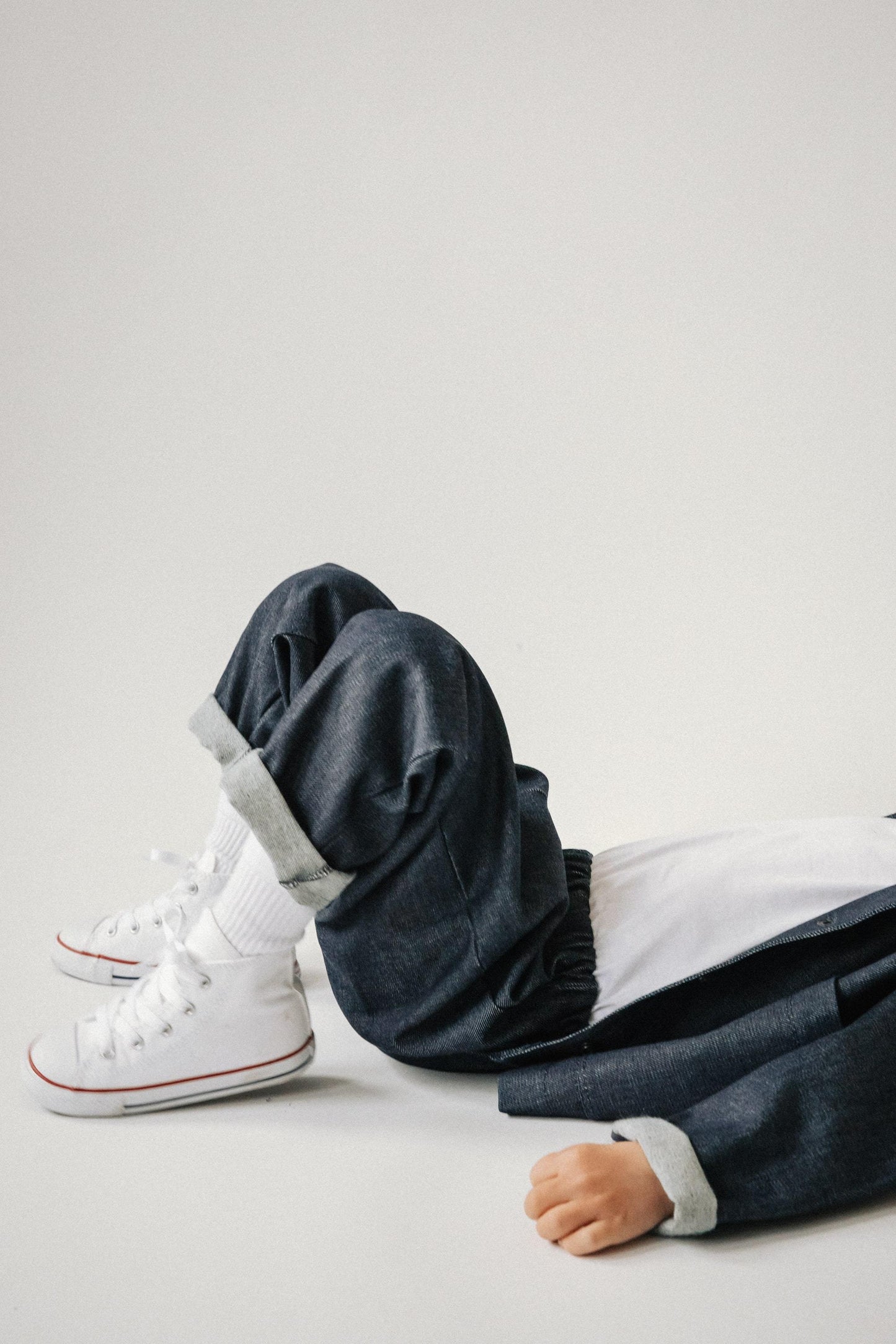 儿童深蓝色牛仔长裤