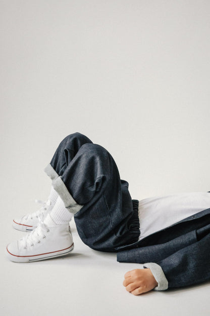 儿童深蓝色牛仔长裤