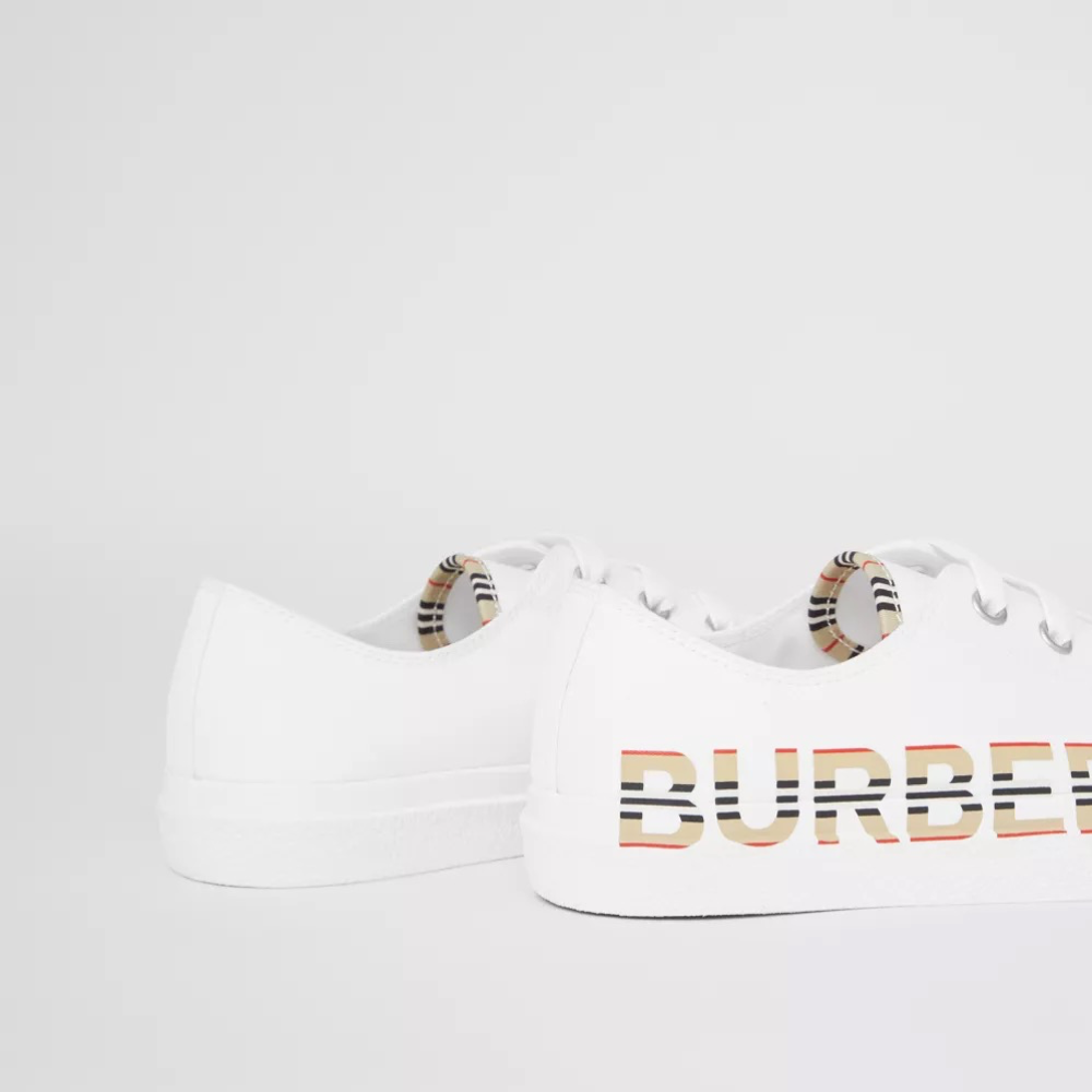 儿童白色鞋