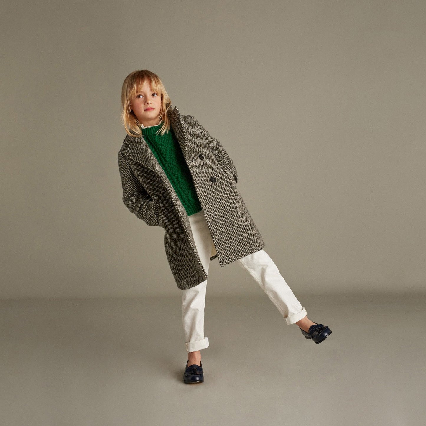 女童黑色羊毛外套