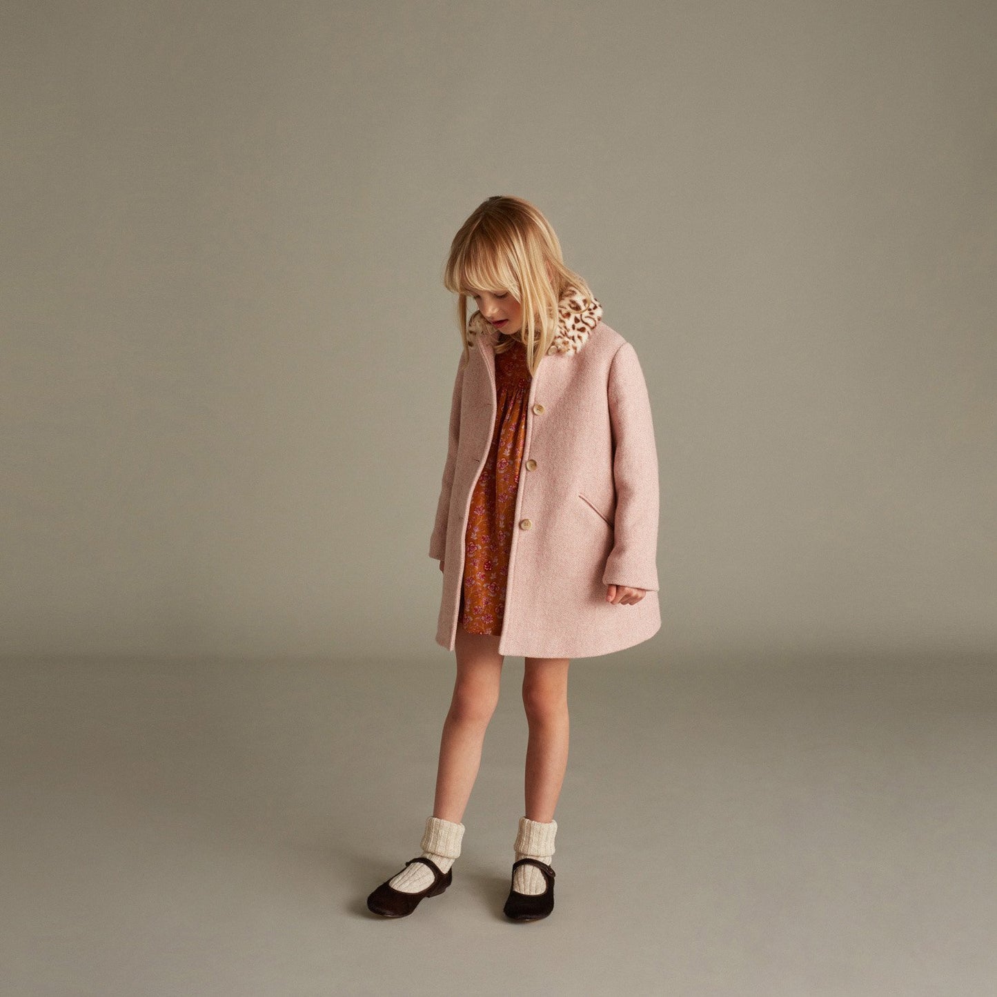 女童粉色羊毛外套