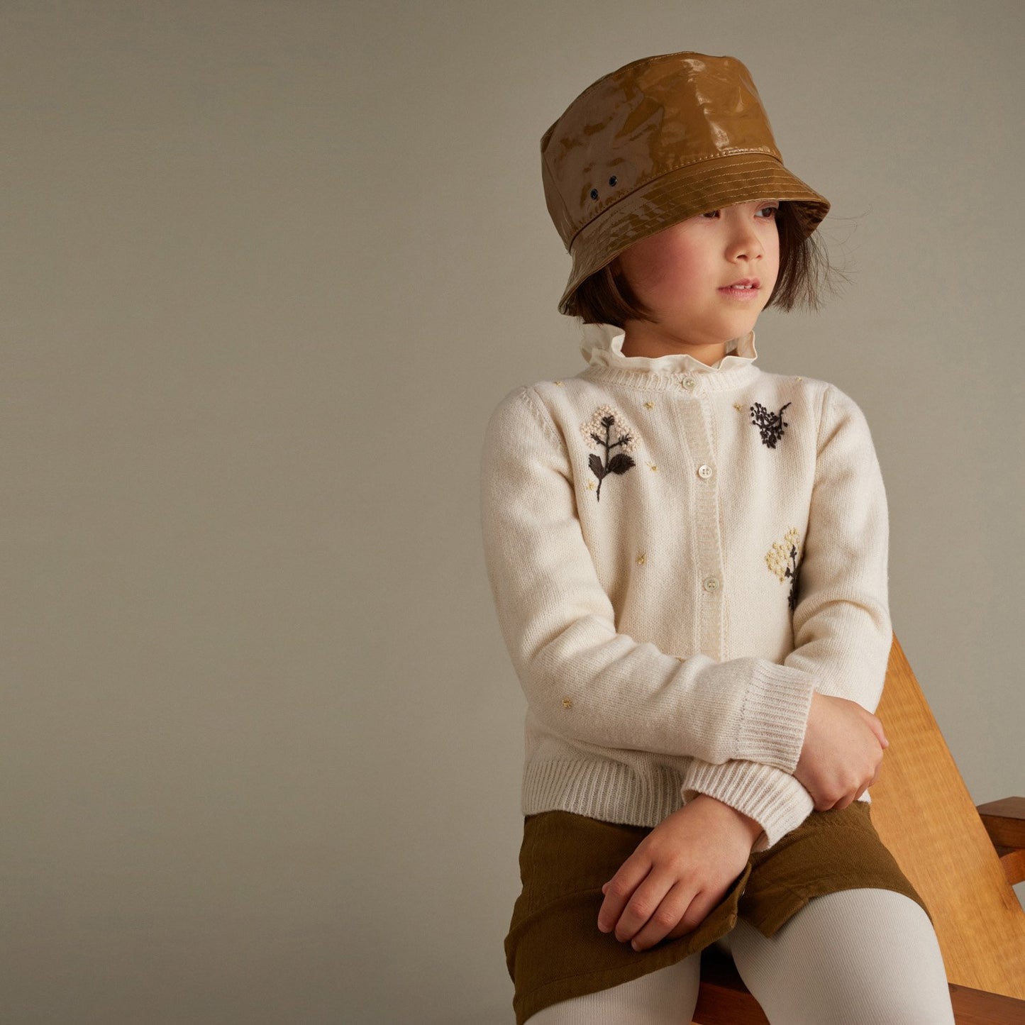 女童白色羊毛开衫